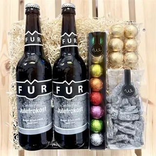 Presentkorg med 2 Fur-öl Classic, Pilsner och lakrits 