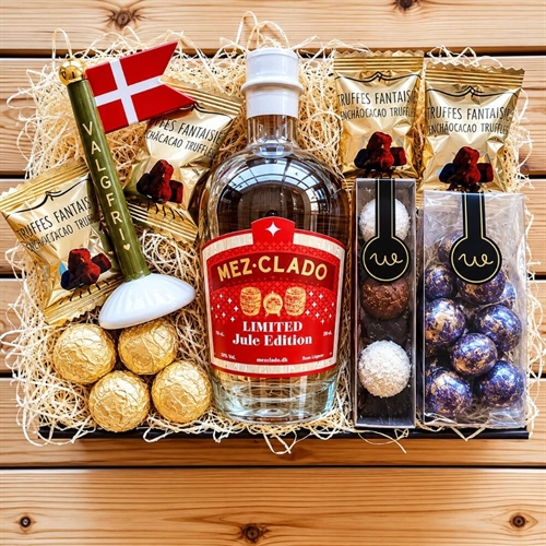Presentkorg med 50 CL Rom och keramikflagga m/ valfri text