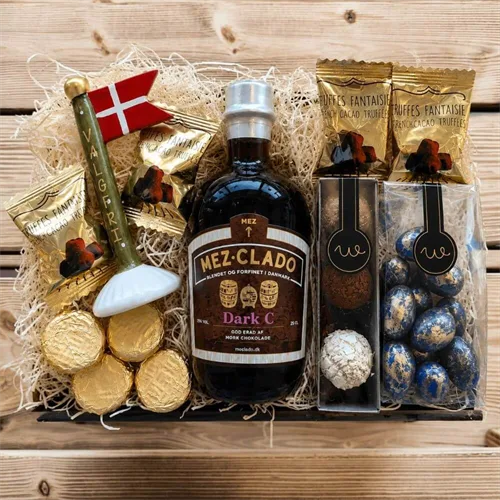Presentkorg med 25 CL Rom och keramikflagga m/ valfri text