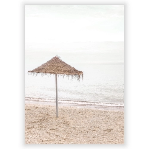 Affisch med parasoll i bambustammar och strand