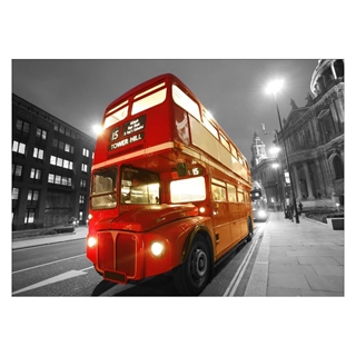 Affischer med Londons berömda röda bussar.