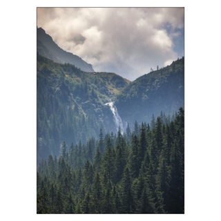 Affisch med träd på berget med vattenfall