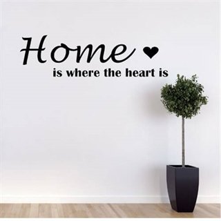 Väggdekor med den engelska texten Home is where the heart is.