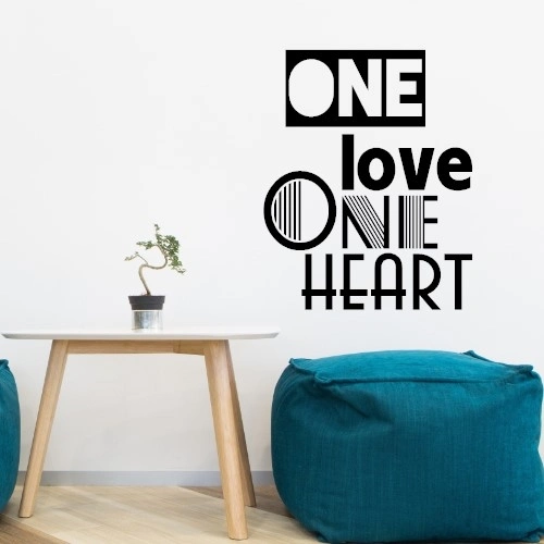 Väggdekor med texten One love one heart