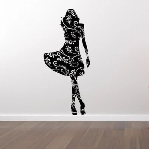 Wallsticker med en tjej i blommig klänning