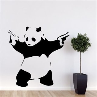 Beväpnad Panda designad av graffitikonstnären Banksy.