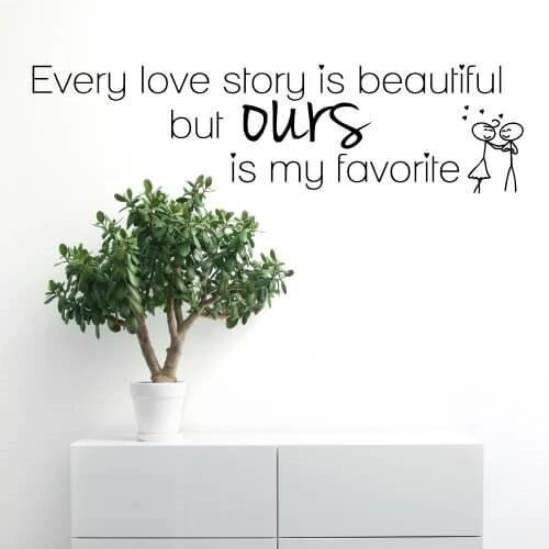 Väggdekor med den engelska texten "My favourite love story"
