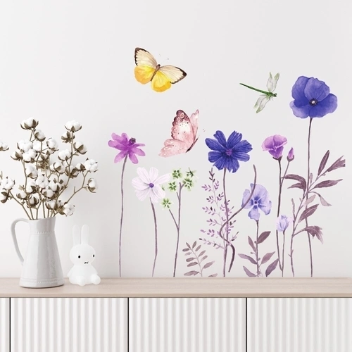 Väggdekor med blommor och fjärilar i akvarell