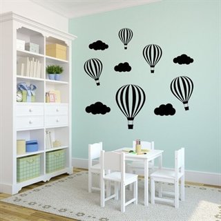 Dröm dig bort med denna väggdekor med luftballonger och moln